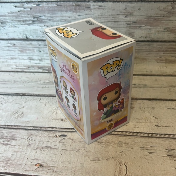 Funko Disney Princess Ariel 1012 in Damaged Box - Picture 5 of 6